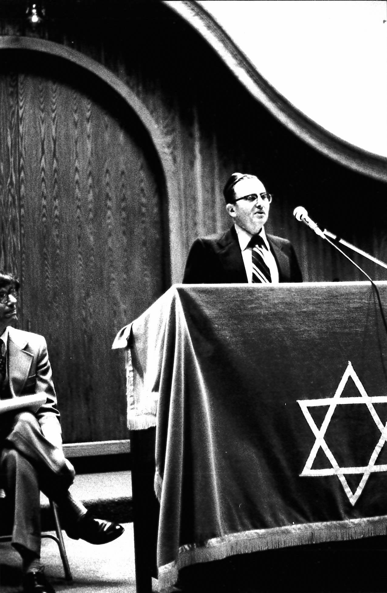 Henry Gershowitz (1925-1998) at the dedication of the 2000 Washtenaw building. He was president of the synagogue in 1970 and again from 1994-95.