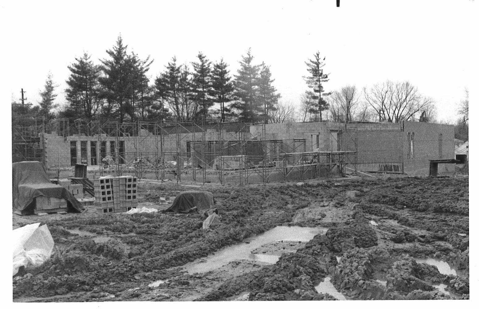 Building the synagogue at 2000 Washtenaw.